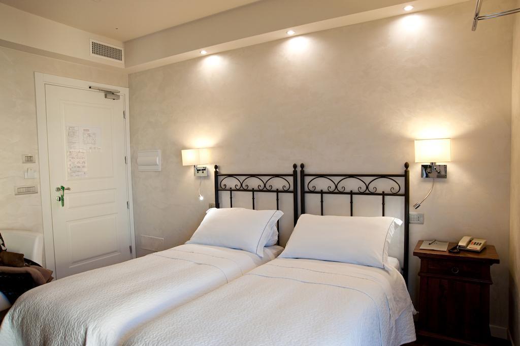Hotel Ferro Di Cavallo ปาวุลโล เนล ฟริญาโน ห้อง รูปภาพ