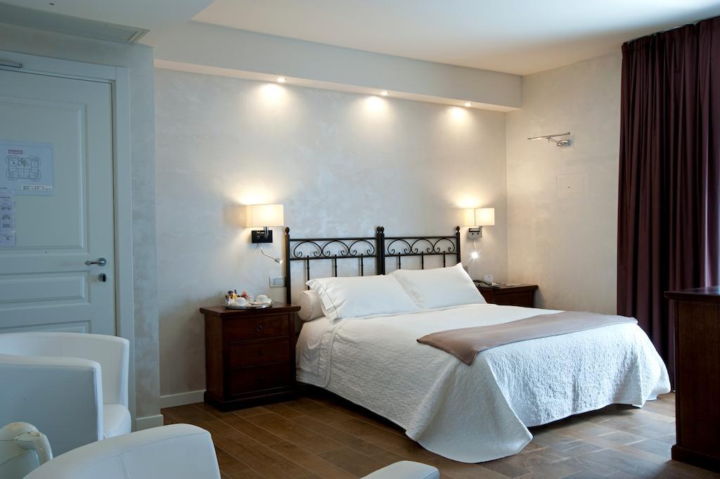 Hotel Ferro Di Cavallo ปาวุลโล เนล ฟริญาโน ห้อง รูปภาพ