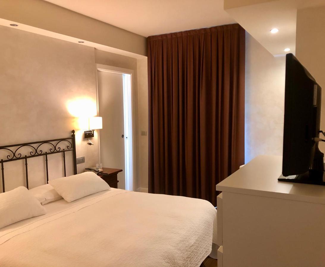 Hotel Ferro Di Cavallo ปาวุลโล เนล ฟริญาโน ภายนอก รูปภาพ