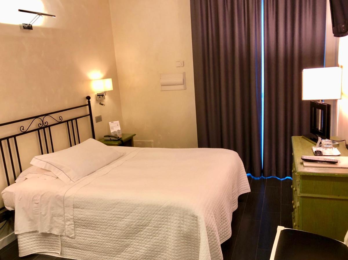 Hotel Ferro Di Cavallo ปาวุลโล เนล ฟริญาโน ภายนอก รูปภาพ