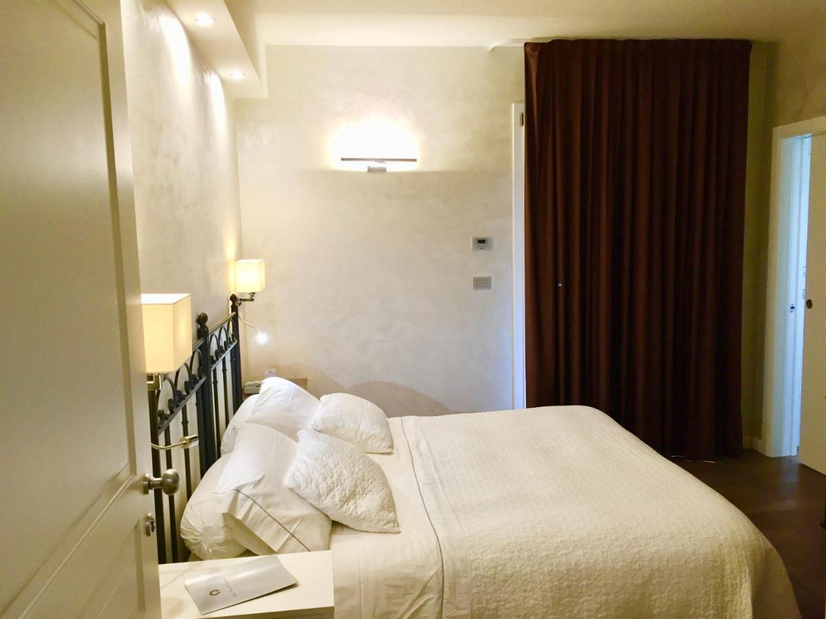 Hotel Ferro Di Cavallo ปาวุลโล เนล ฟริญาโน ภายนอก รูปภาพ