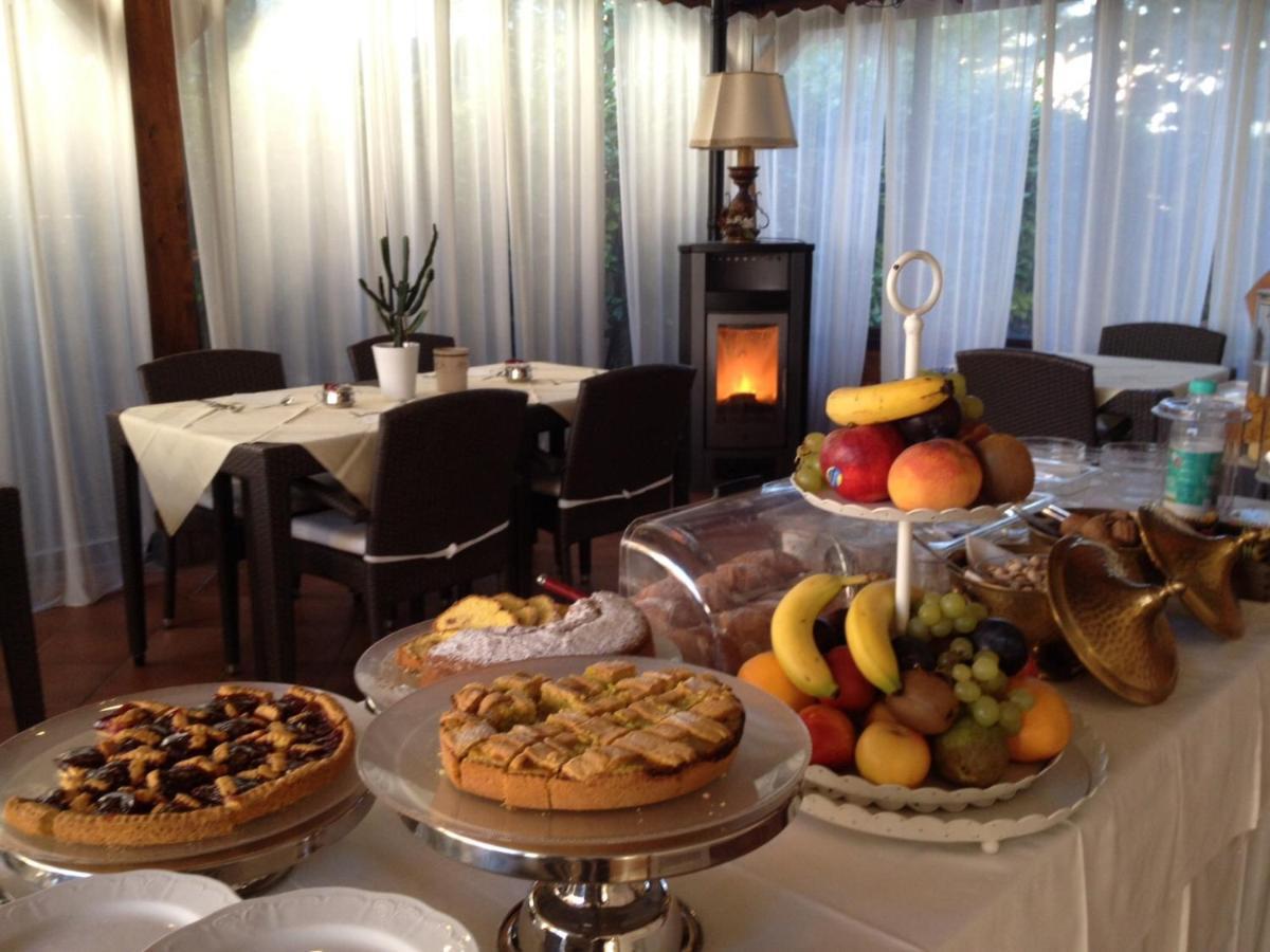 Hotel Ferro Di Cavallo ปาวุลโล เนล ฟริญาโน ภายนอก รูปภาพ