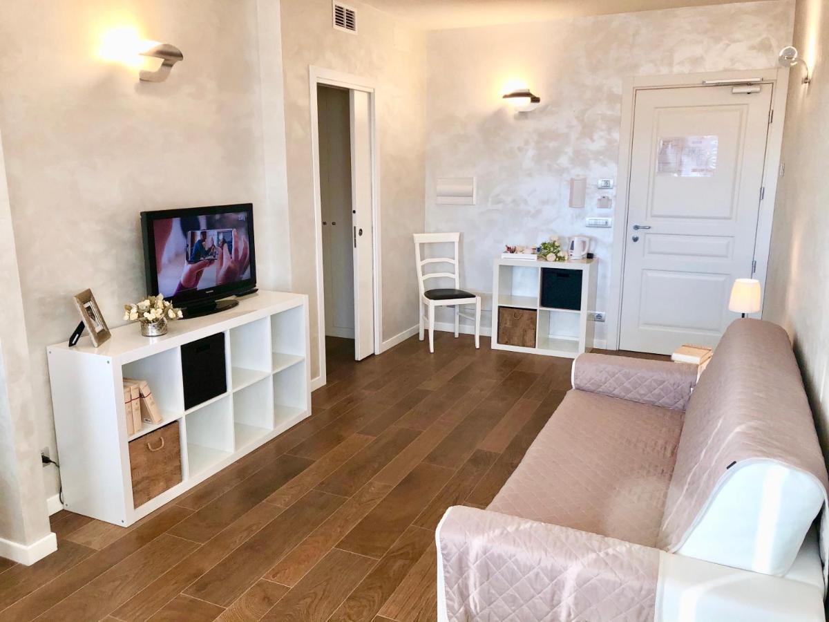 Hotel Ferro Di Cavallo ปาวุลโล เนล ฟริญาโน ภายนอก รูปภาพ