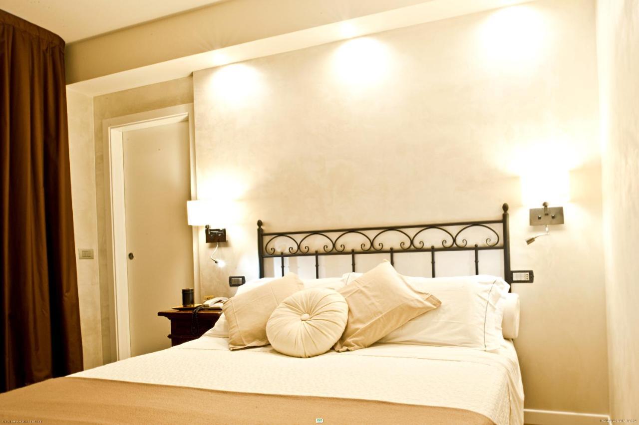 Hotel Ferro Di Cavallo ปาวุลโล เนล ฟริญาโน ภายนอก รูปภาพ